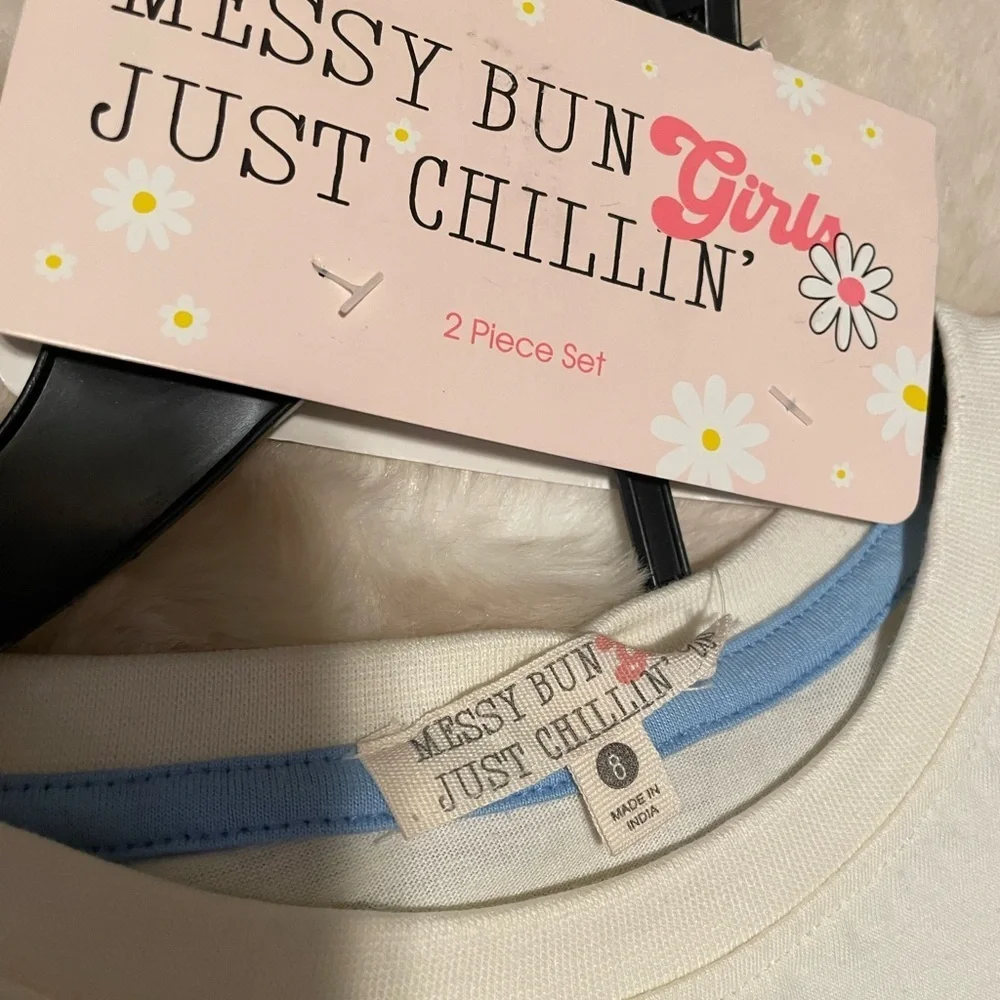 Just Chillin' Kids Cream Graphic Tee